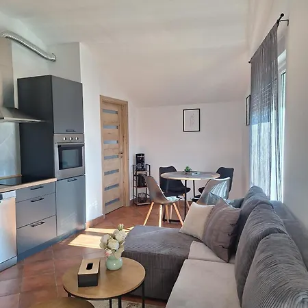 Amara Trogir
